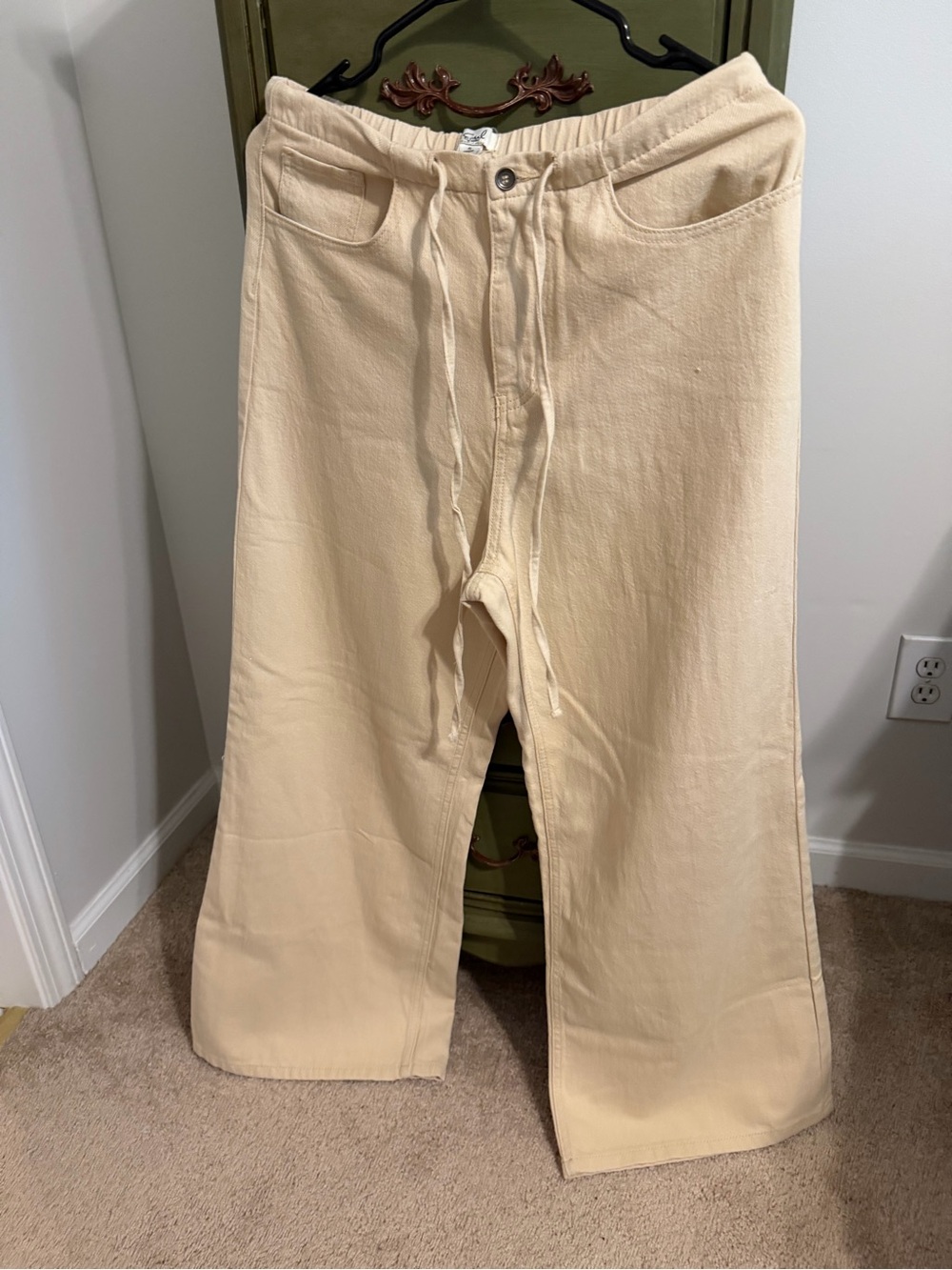 easel Drawstring Wide Leg Pants in Cream nwot